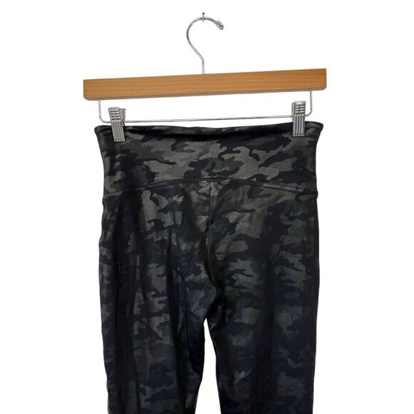 Spanx | Faux Leather Camo Leggings  Black Matte Skinny Pull On M - Picture 4 of 9